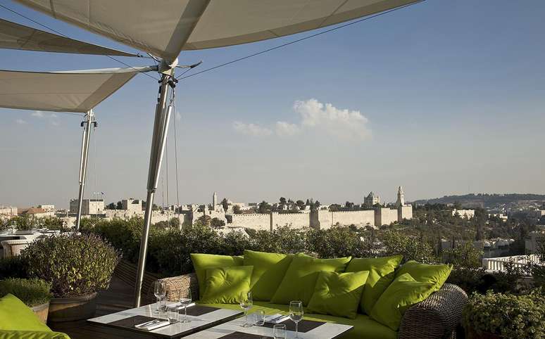 Akasha Wellbeing Center, Jerusalém, Israel: a poucos passos da velha cidade de Jerusalém existe um spa impecável, equipado com saunas separadas para homens e mulheres, um teatro de meditação e um bar de "tapas orgânicas, no Mamilla Hotel. O estilo é uma mistura de tradição do Oriente Médio com luxo e design moderno